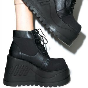 DEMONIA STOMP 10 PLATFORM BOOT